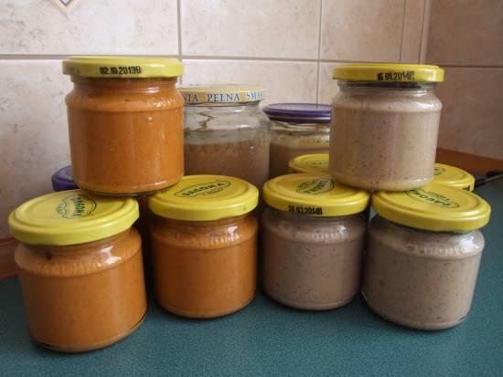 Taka ilo�� wysz�a z tej porcji z przepisu. 4 s�oiczki s� z pasztetem pomidorowym czyli doda�am konc.pomidorowy